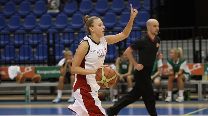 Lenka BARTÁKOVÁ