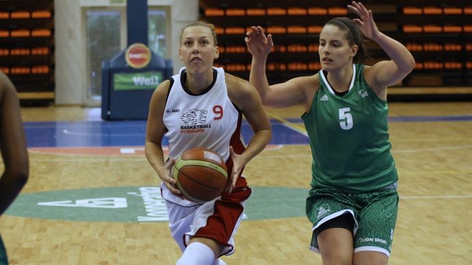 Lenka BARTÁKOVÁ