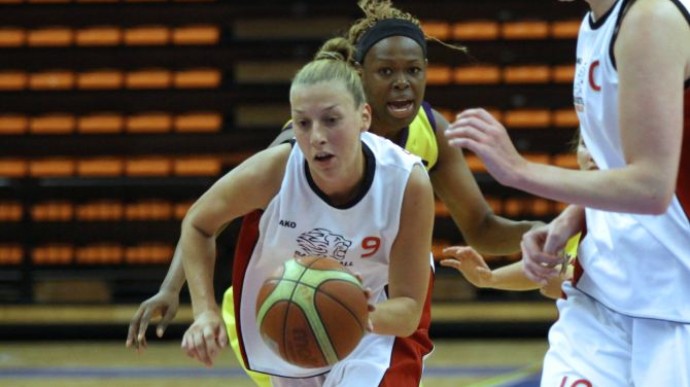 Lenka BARTÁKOVÁ