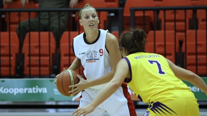 Lenka BARTÁKOVÁ